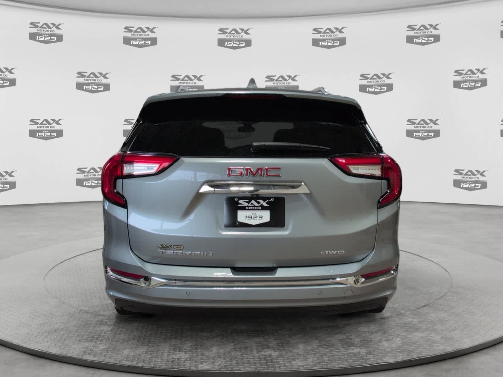 Used 2024 GMC Terrain Denali w/ Denali Premium Package AWD/4WD image 4