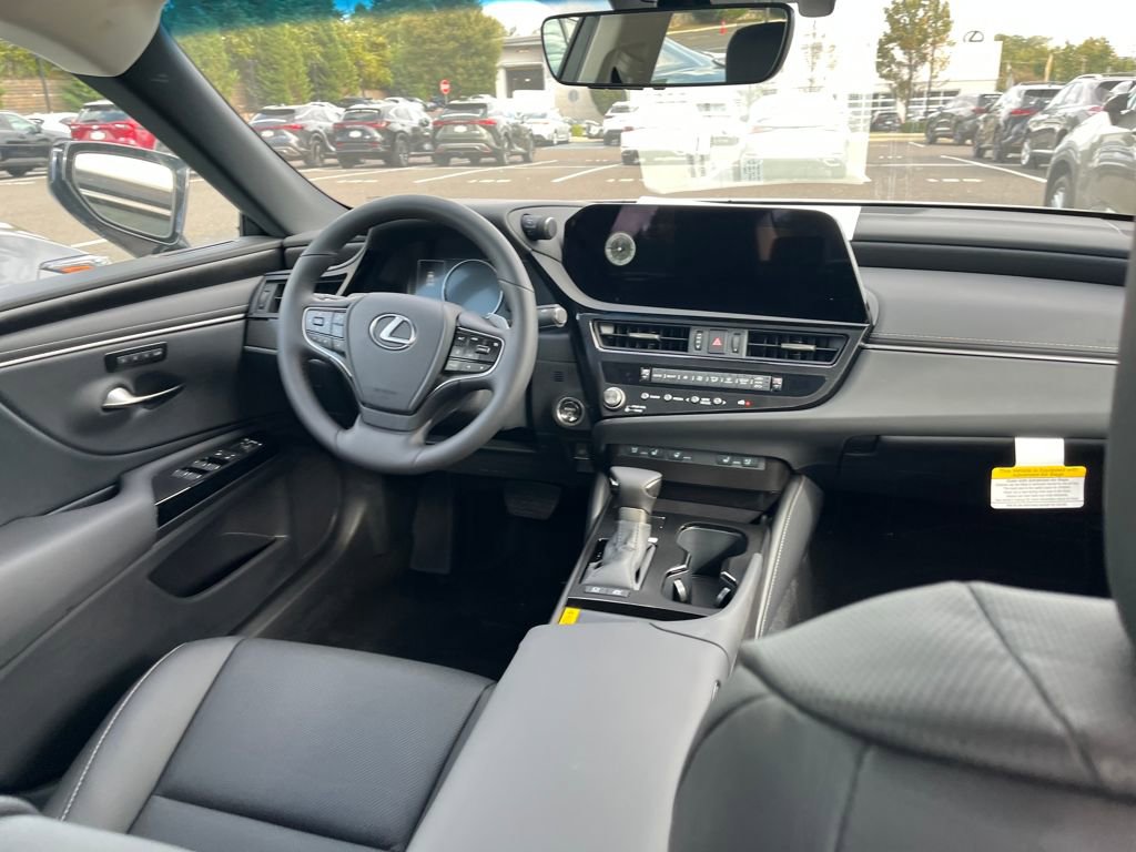 New 2025 Lexus ES 300h w/ Premium Package image 9