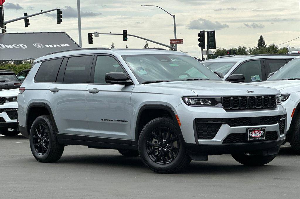 New 2026 Jeep Grand Cherokee L 2WD image 2