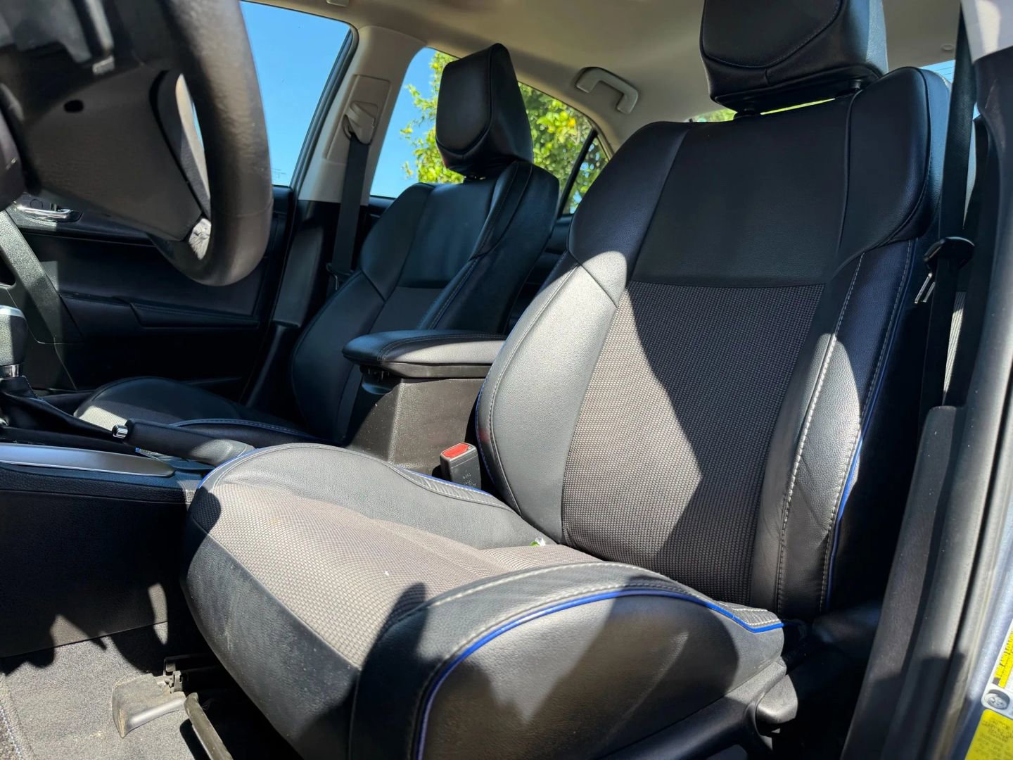 Used 2017 Toyota Corolla SE w/ SE Premium Package FWD image 10