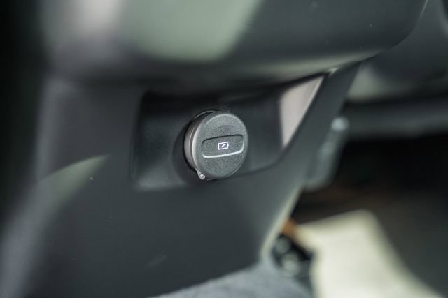 Used 2021 Volvo XC60 T6 R-Design w/ Advanced Package image 32