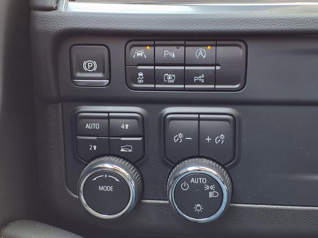 Used 2025 Chevrolet Tahoe LT AWD/4WD image 27