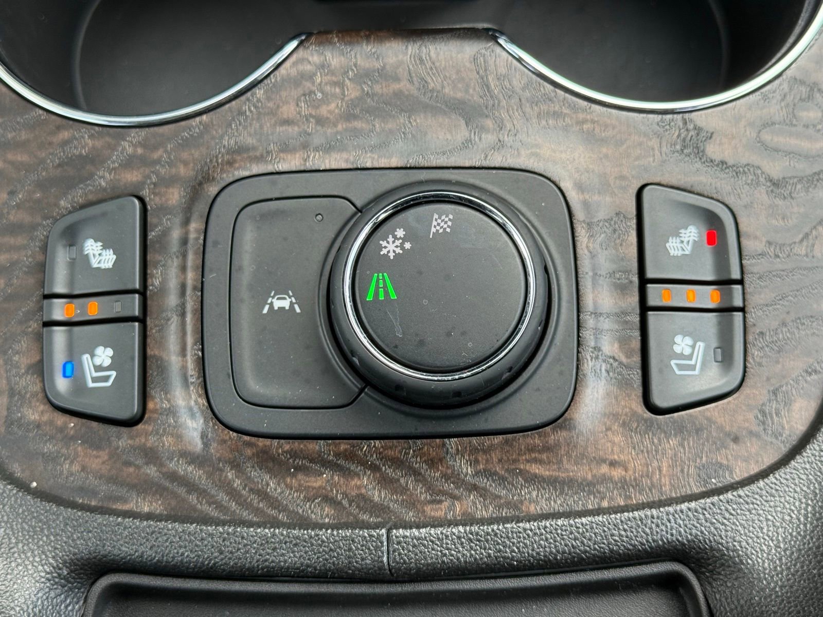 Used 2023 GMC Acadia Denali image 34