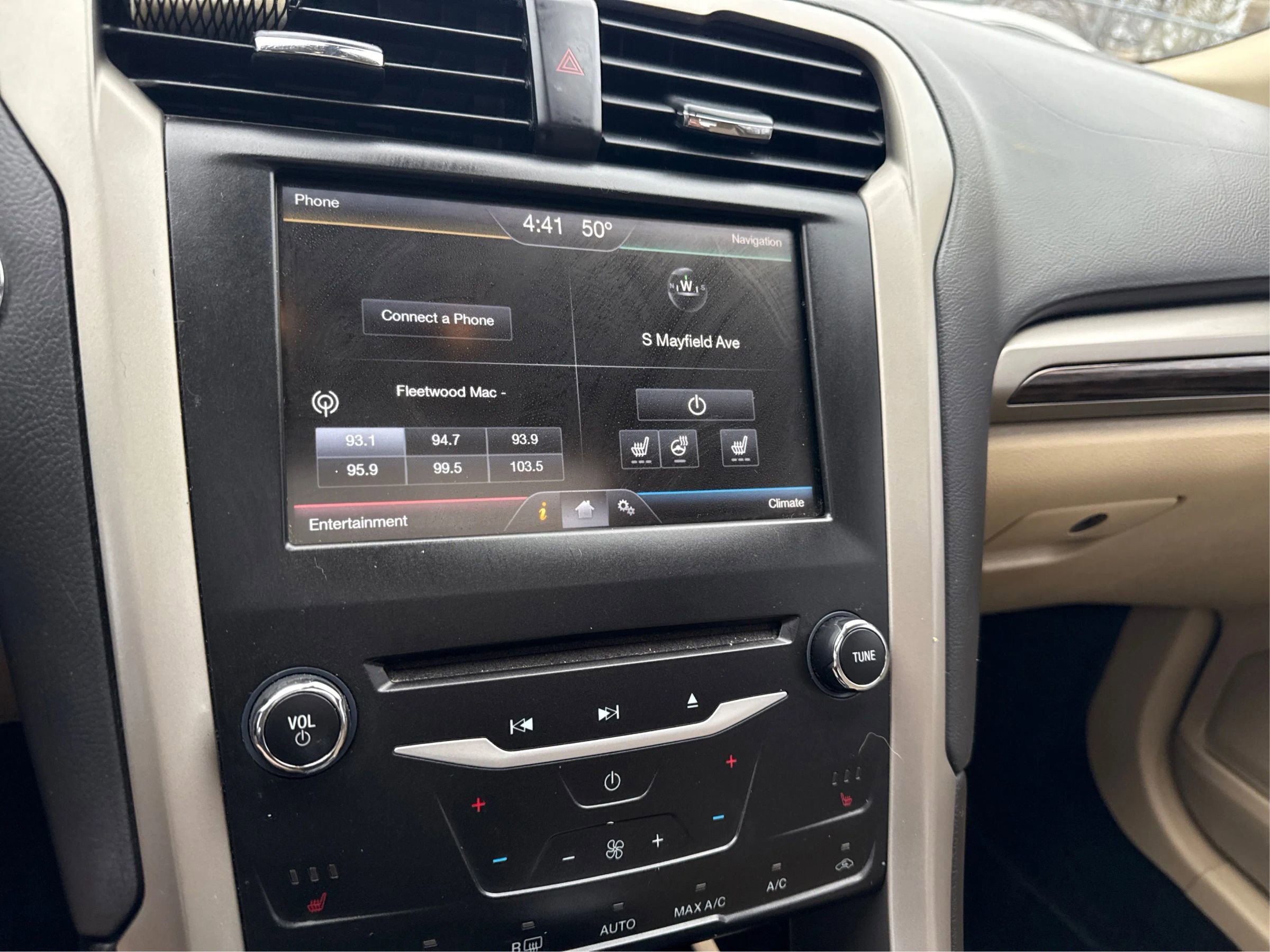 Used 2015 Ford Fusion SE w/ Equipment Group 202A image 16