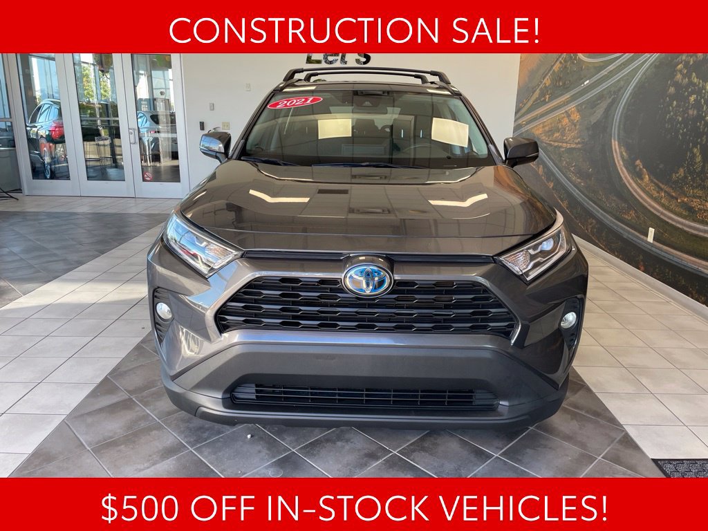 Used 2021 Toyota RAV4 XLE w/ Convenience Package AWD/4WD image 4