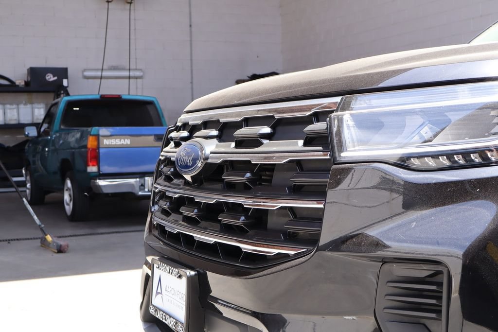Used 2025 Ford Explorer Active RWD image 9