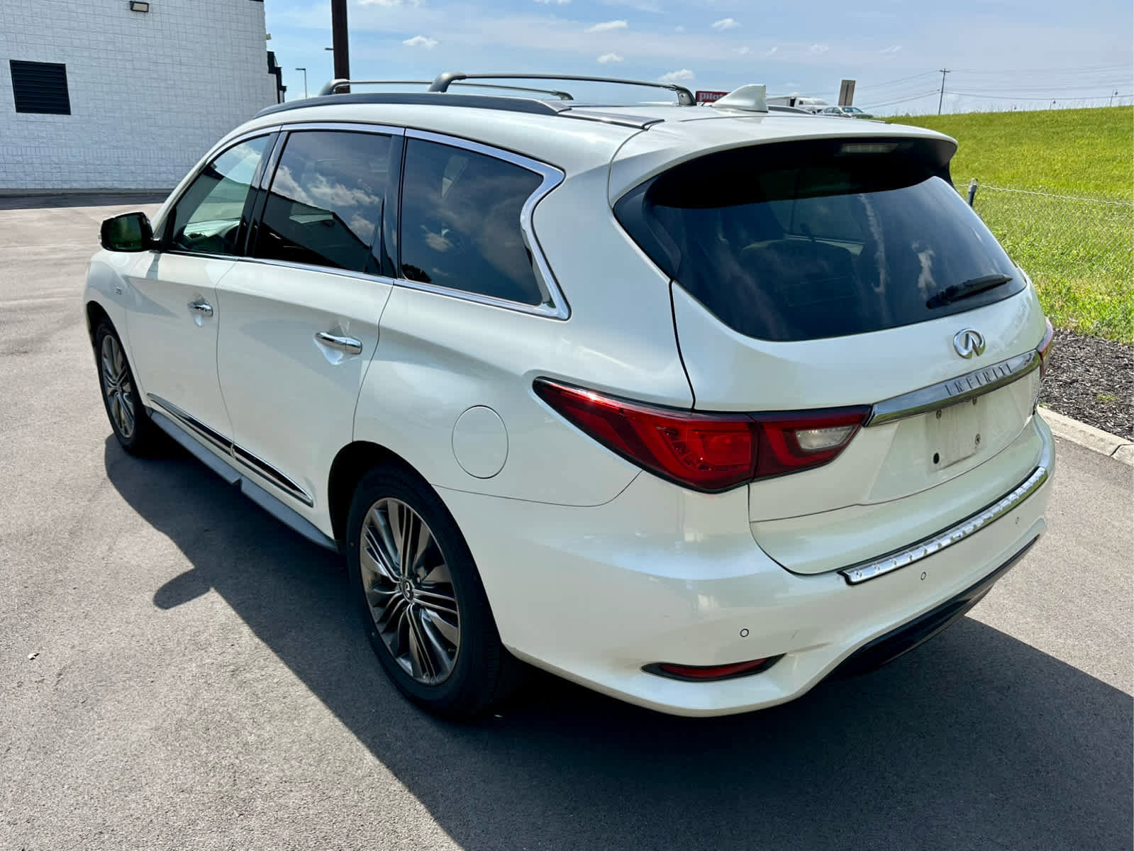 Used 2019 INFINITI QX60 Luxe w/ Limited Package FWD image 7