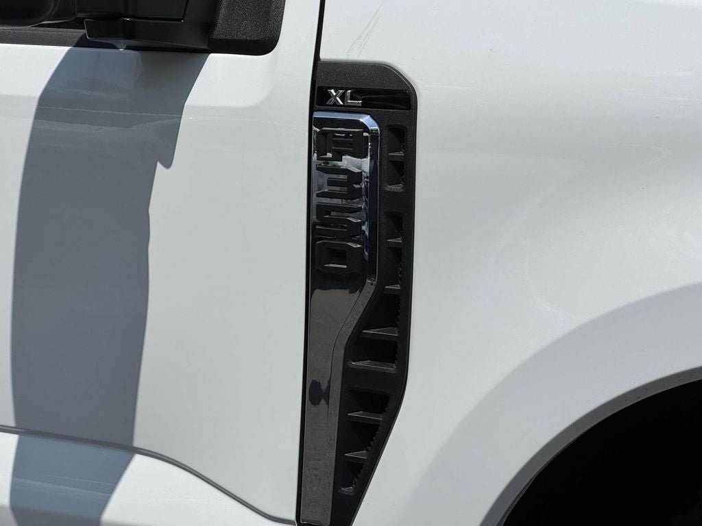New 2026 Ford F350 XL w/ FX4 Off-Road Package AWD/4WD image 2