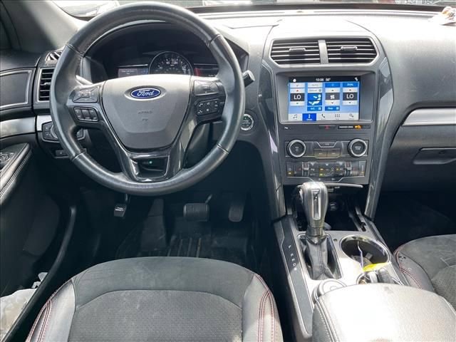 Used 2018 Ford Explorer XLT w/ Equipment Group 202A image 7