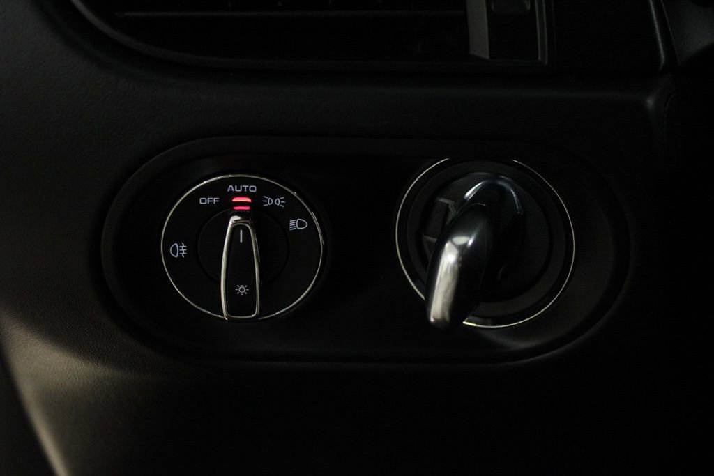 Certified 2025 Porsche Macan GTS image 21