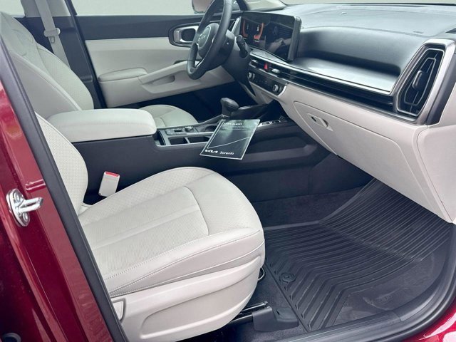 Used 2025 Kia Sorento S image 6
