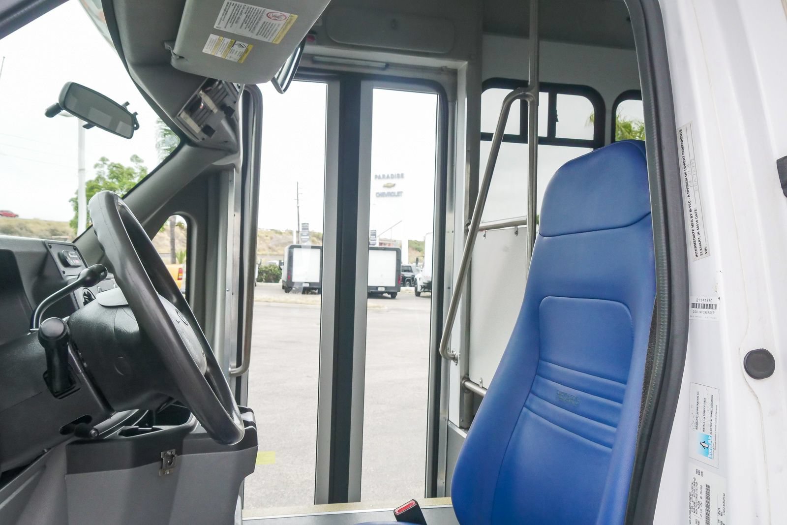 Used 2013 Ford E-450 and Econoline 450 Super Duty w/ Shuttle Bus Prep Pkg RWD image 16
