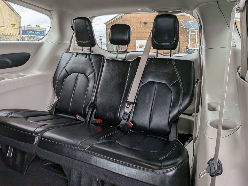 Used 2024 Chrysler Pacifica Touring-L image 26