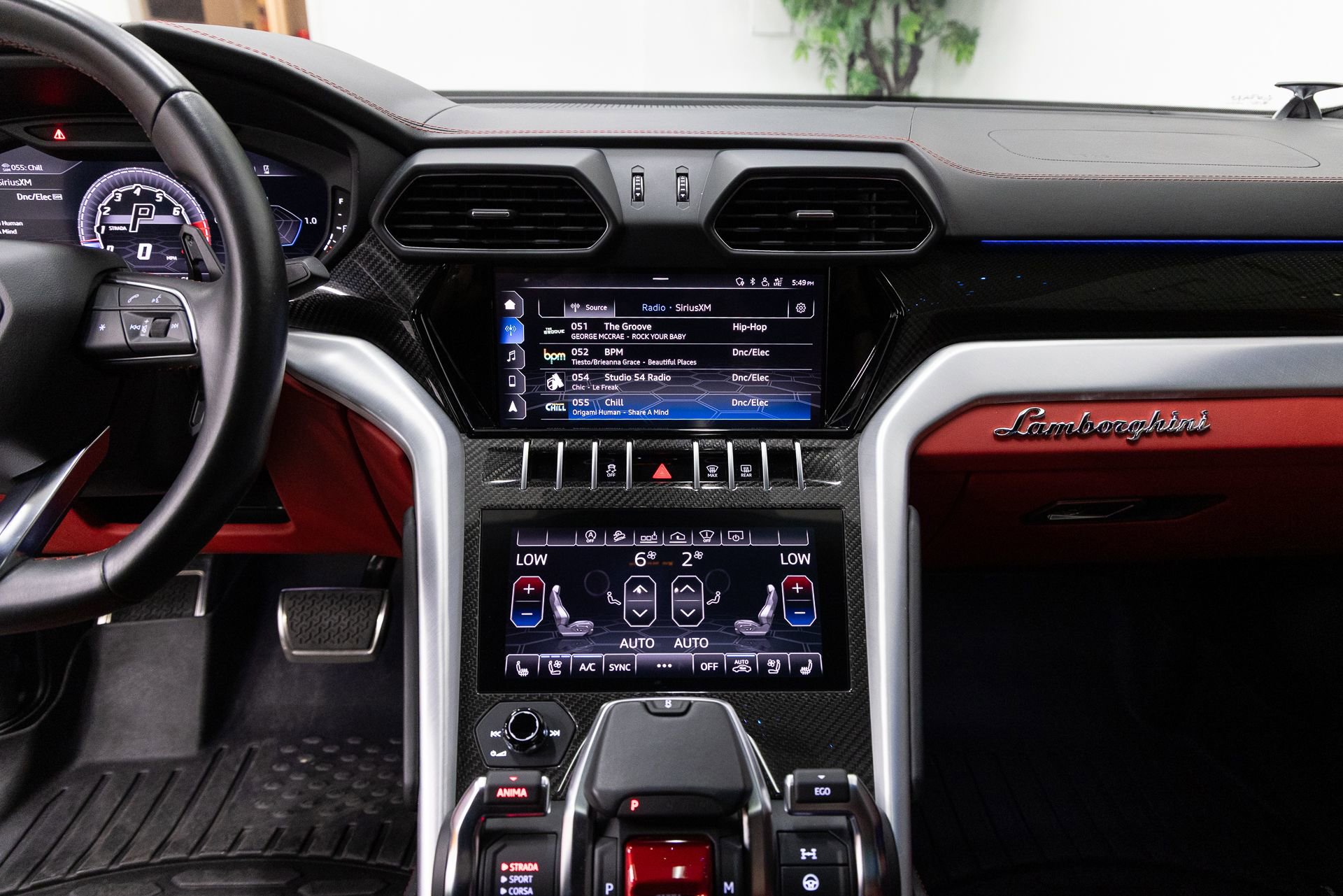 Used 2020 Lamborghini Urus AWD/4WD image 18