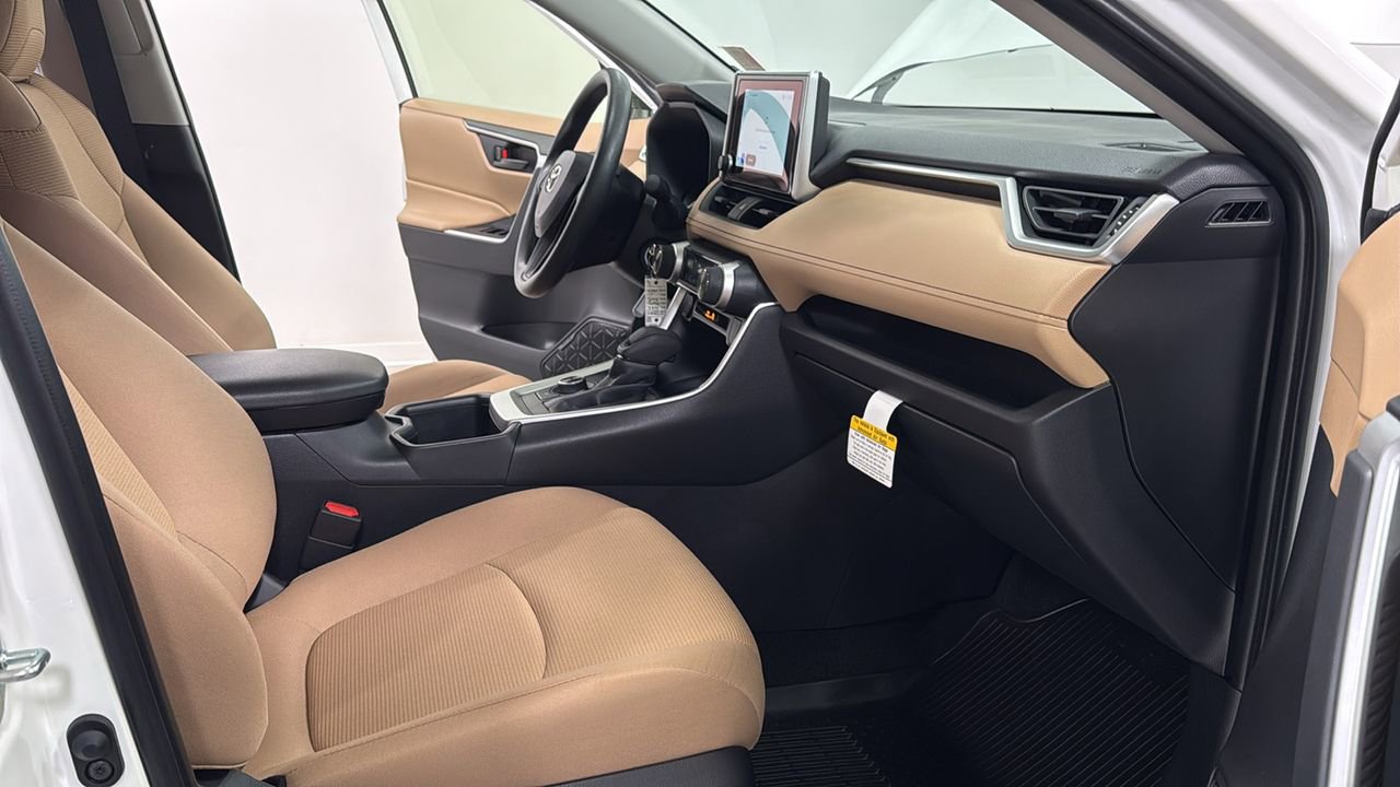 Certified 2025 Toyota RAV4 LE image 18