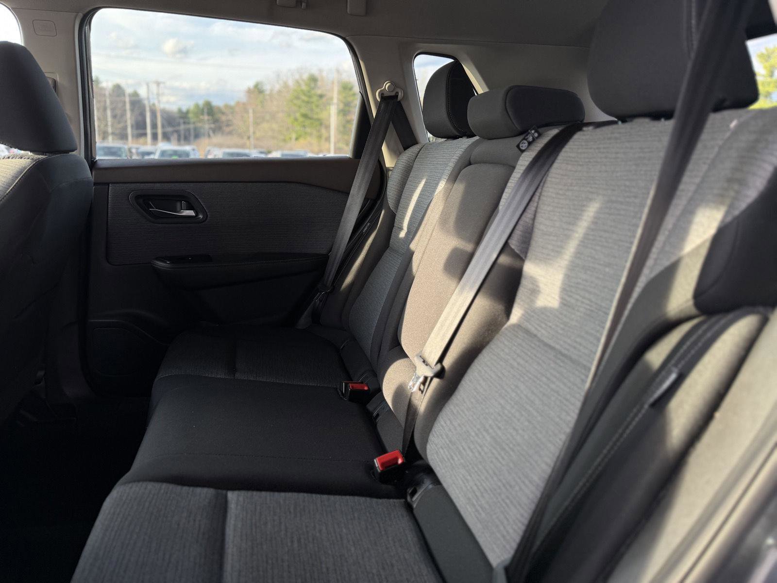 Used 2023 Nissan Rogue SV image 13