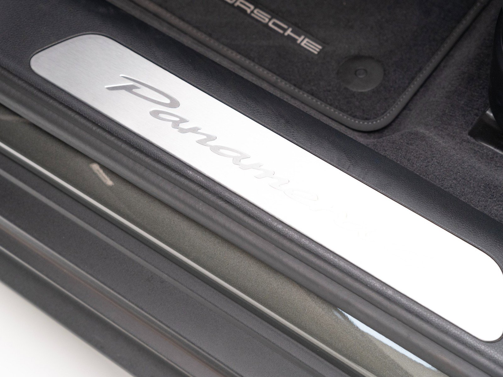 Used 2025 Porsche Panamera 4 image 15