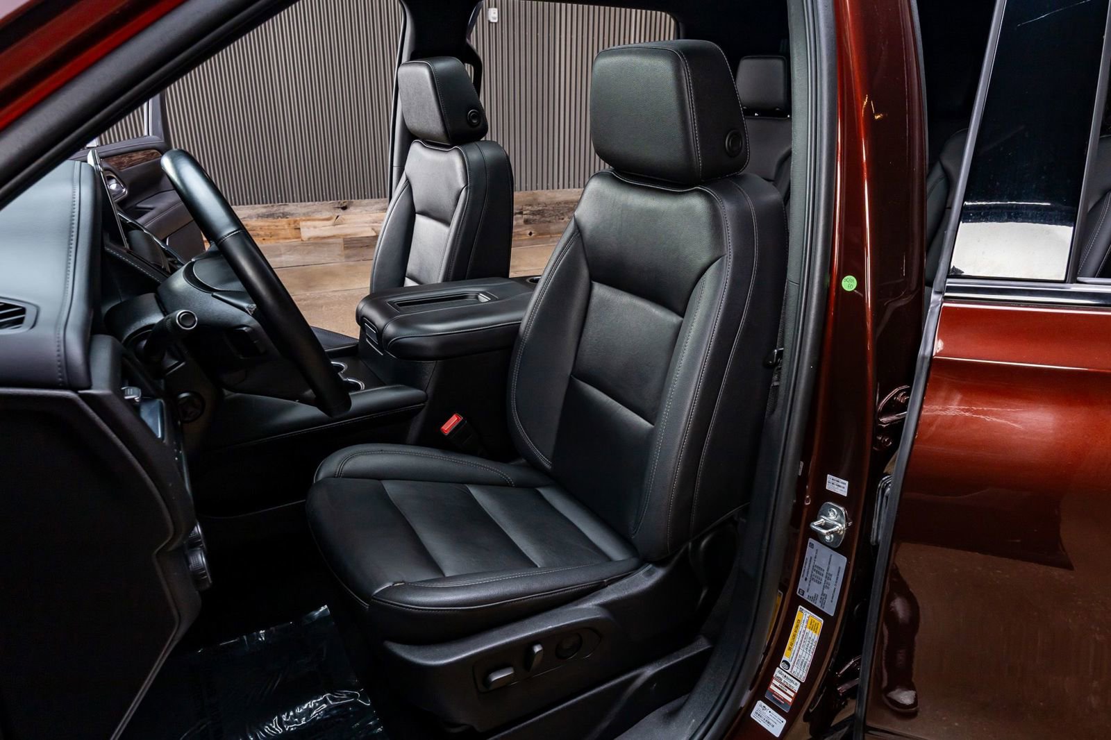 Used 2023 Chevrolet Tahoe Z71 w/ Z71 Off-Road Package AWD/4WD image 30