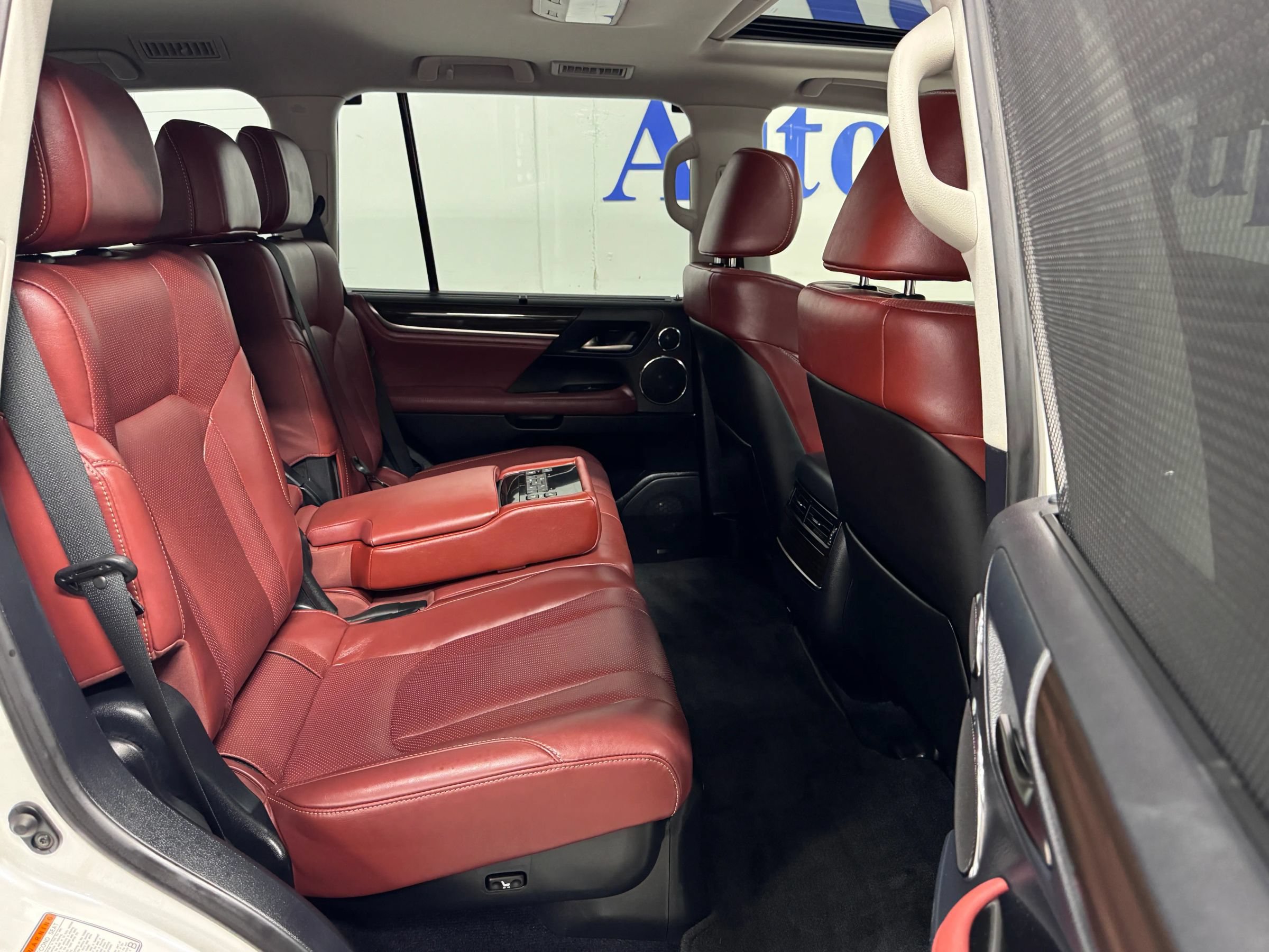 Used 2016 Lexus LX 570 4WD w/ Luxury Package image 13