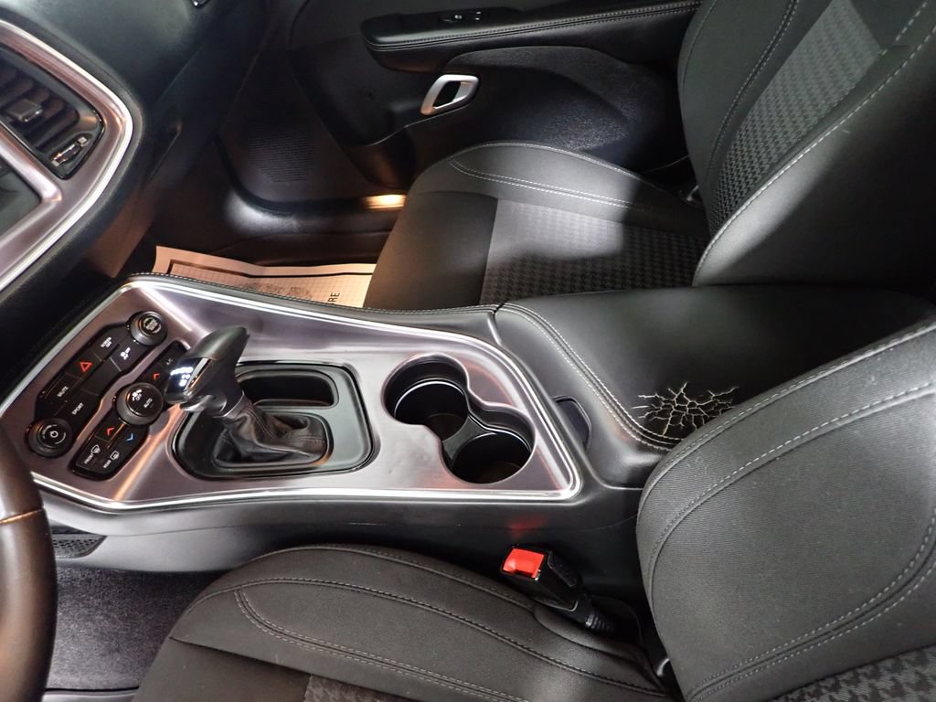 Used 2017 Dodge Challenger R/T RWD image 28