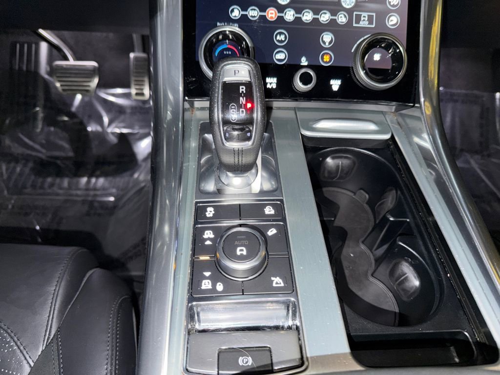 Used 2019 Land Rover Range Rover Sport SVR image 18