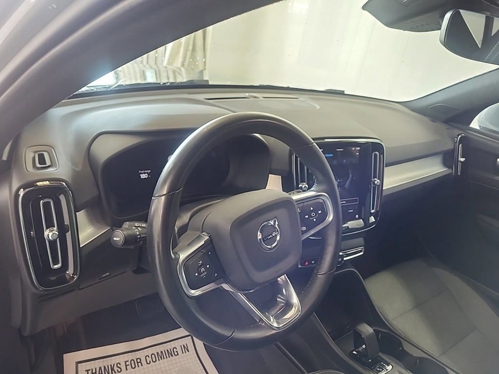 Used 2024 Volvo XC40 B5 Core image 9