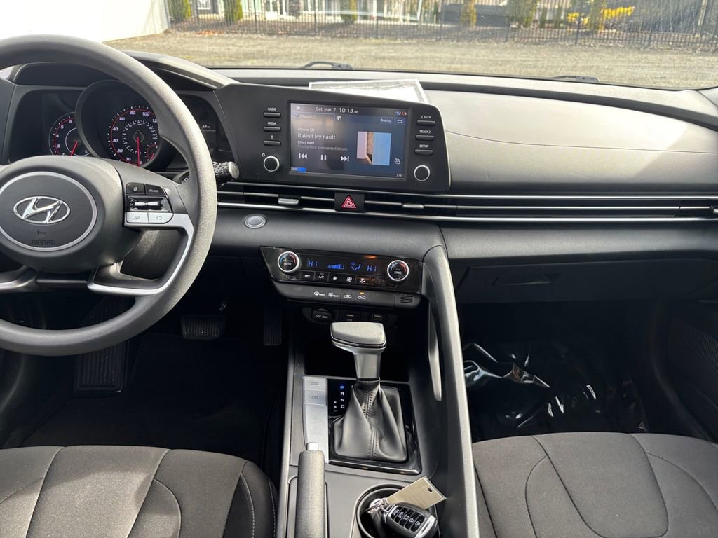 Used 2021 Hyundai Elantra SEL w/ Cargo Package image 16