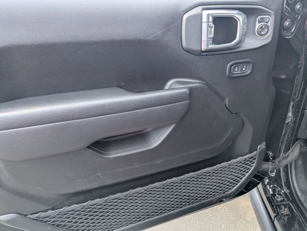 Used 2025 Jeep Wrangler Unlimited Rubicon w/ Convenience Group AWD/4WD image 15