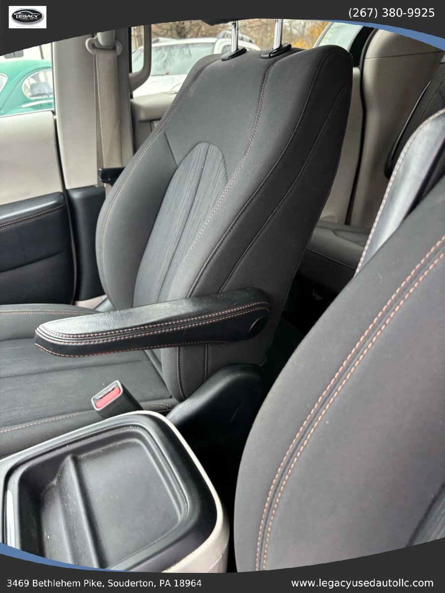 Used 2018 Chrysler Pacifica Touring Plus w/ Tire & Wheel Group image 42