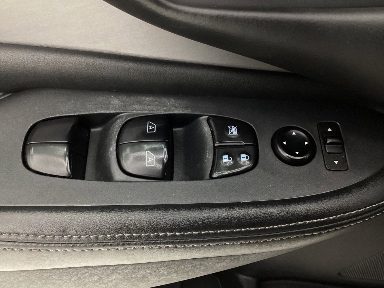 Used 2020 Nissan Murano SV image 36