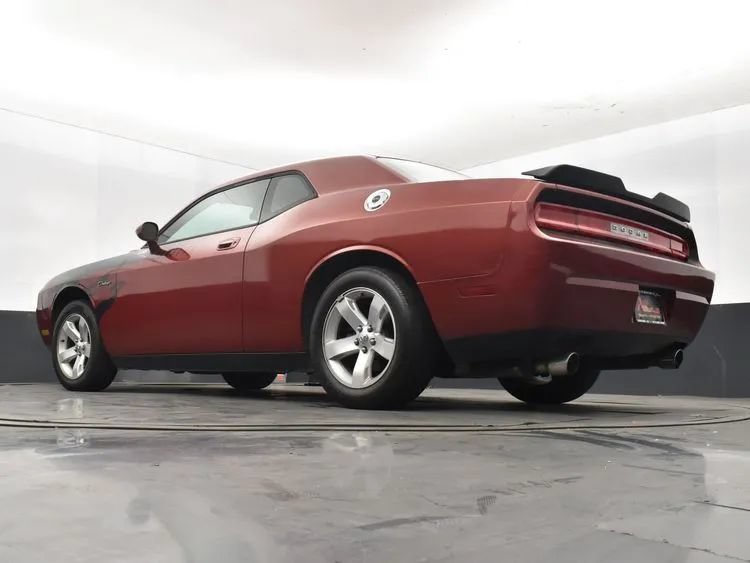 Used 2010 Dodge Challenger SE RWD image 12