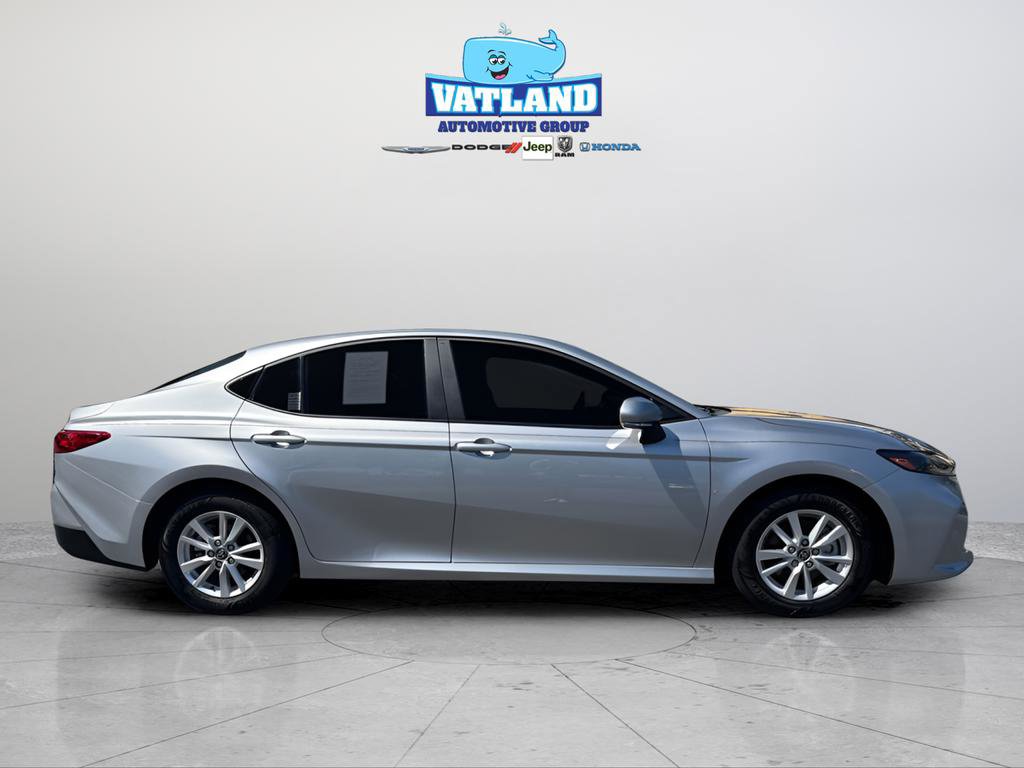 Used 2025 Toyota Camry LE image 6