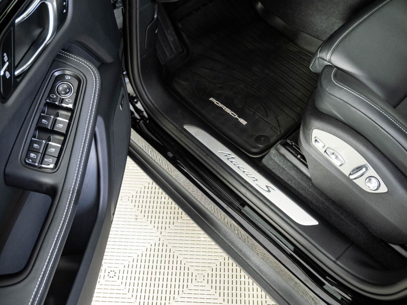 Used 2024 Porsche Macan S AWD/4WD image 8
