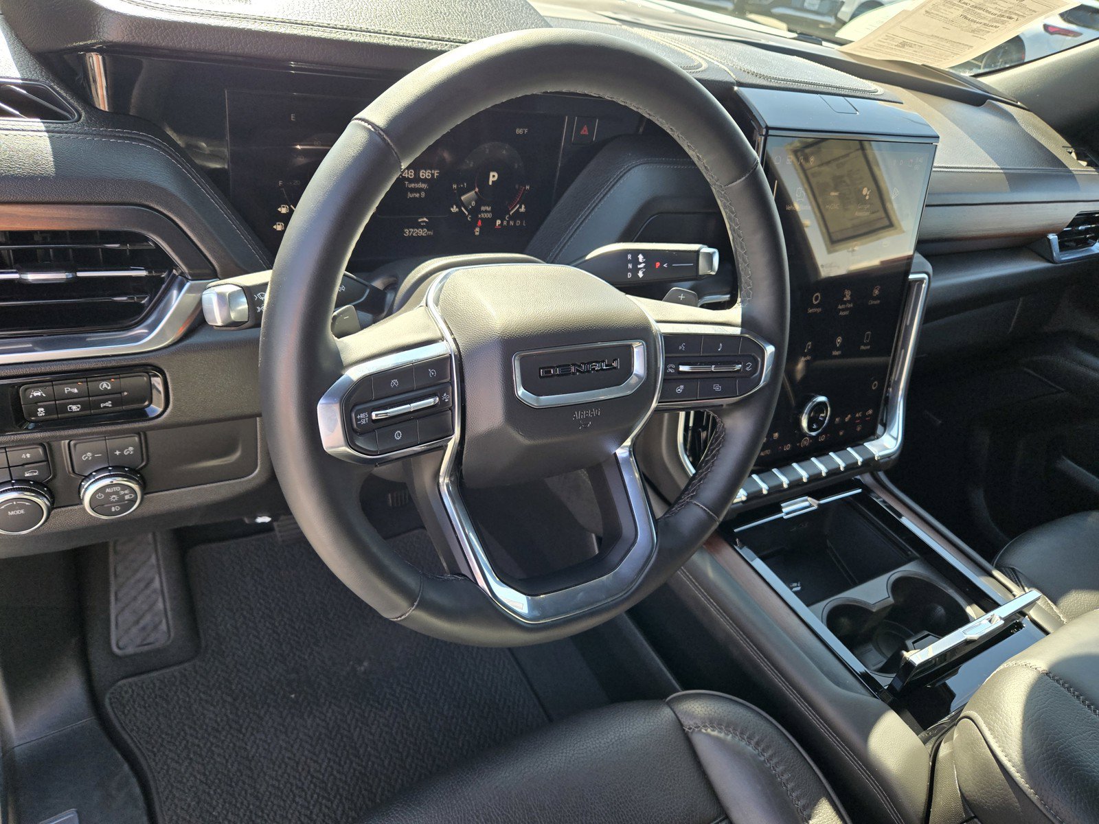 Used 2025 GMC Yukon Denali AWD/4WD image 13