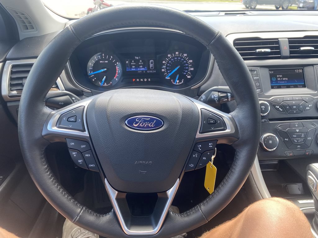 Used 2016 Ford Fusion SE w/ Equipment Group 202A FWD image 15
