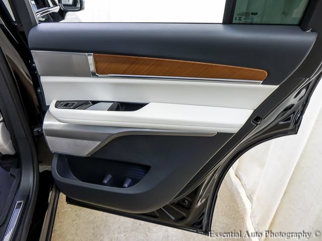 Certified 2026 Cadillac Vistiq Luxury AWD/4WD image 30