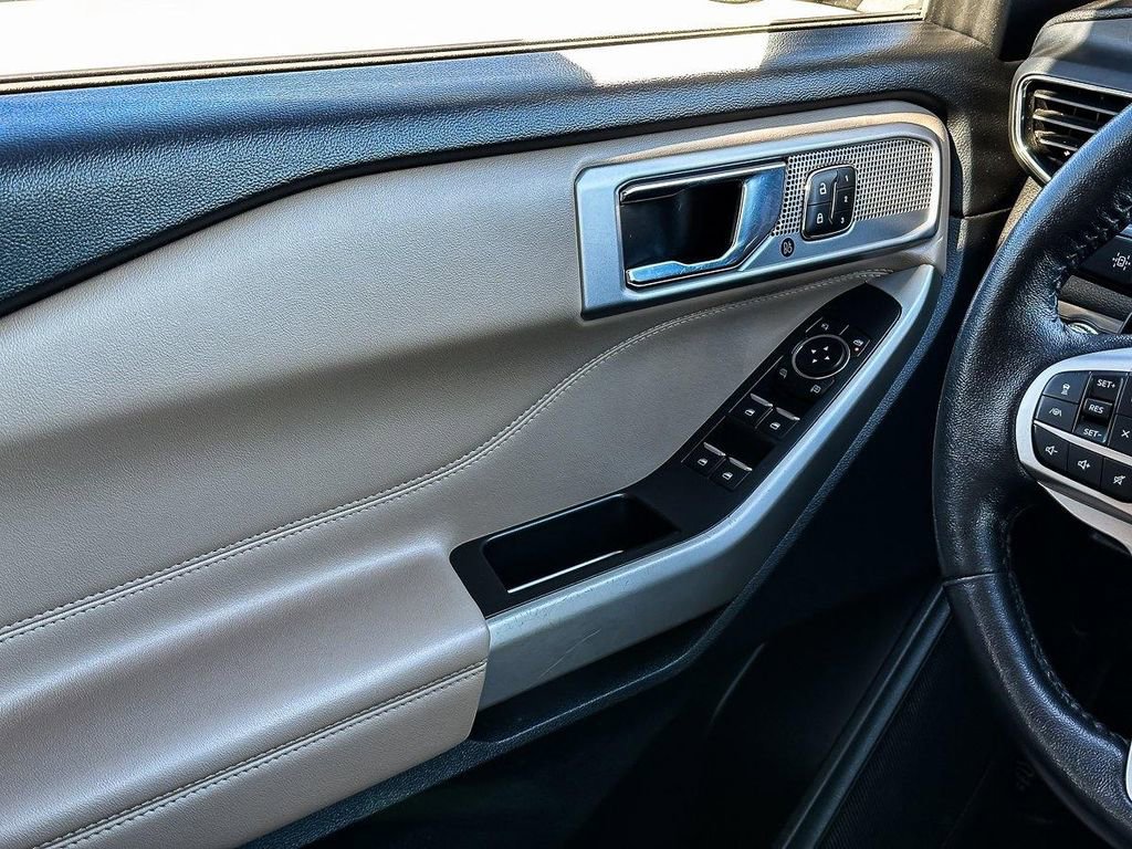 Used 2021 Ford Explorer Limited w/ Equipment Group 301A image 27