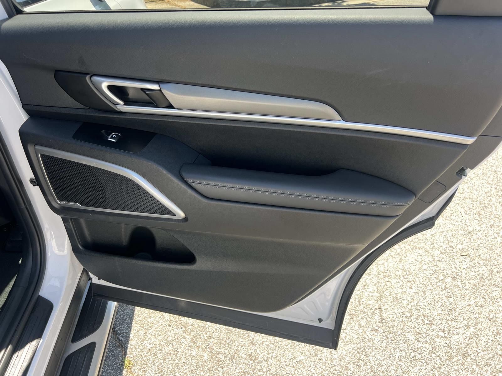 Used 2022 Kia Telluride LX AWD/4WD image 16