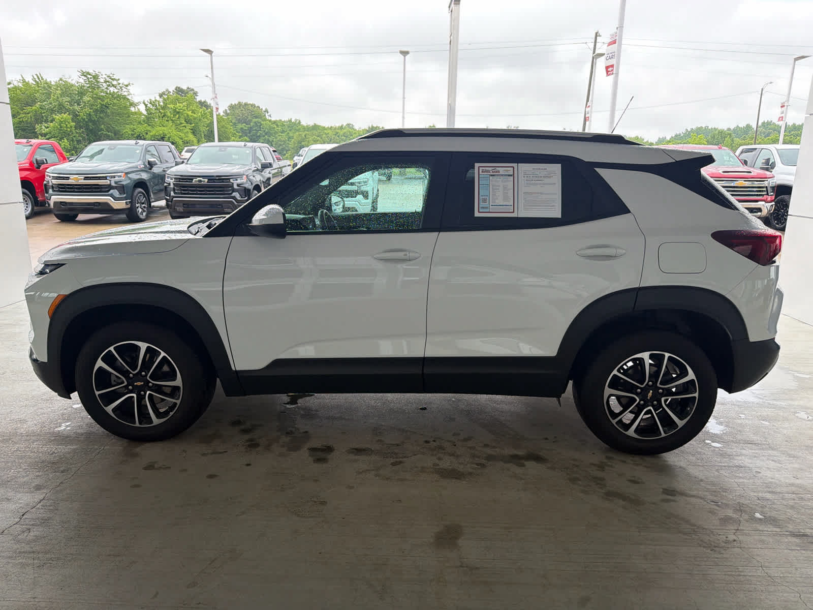 Used 2024 Chevrolet TrailBlazer LT AWD/4WD image 3