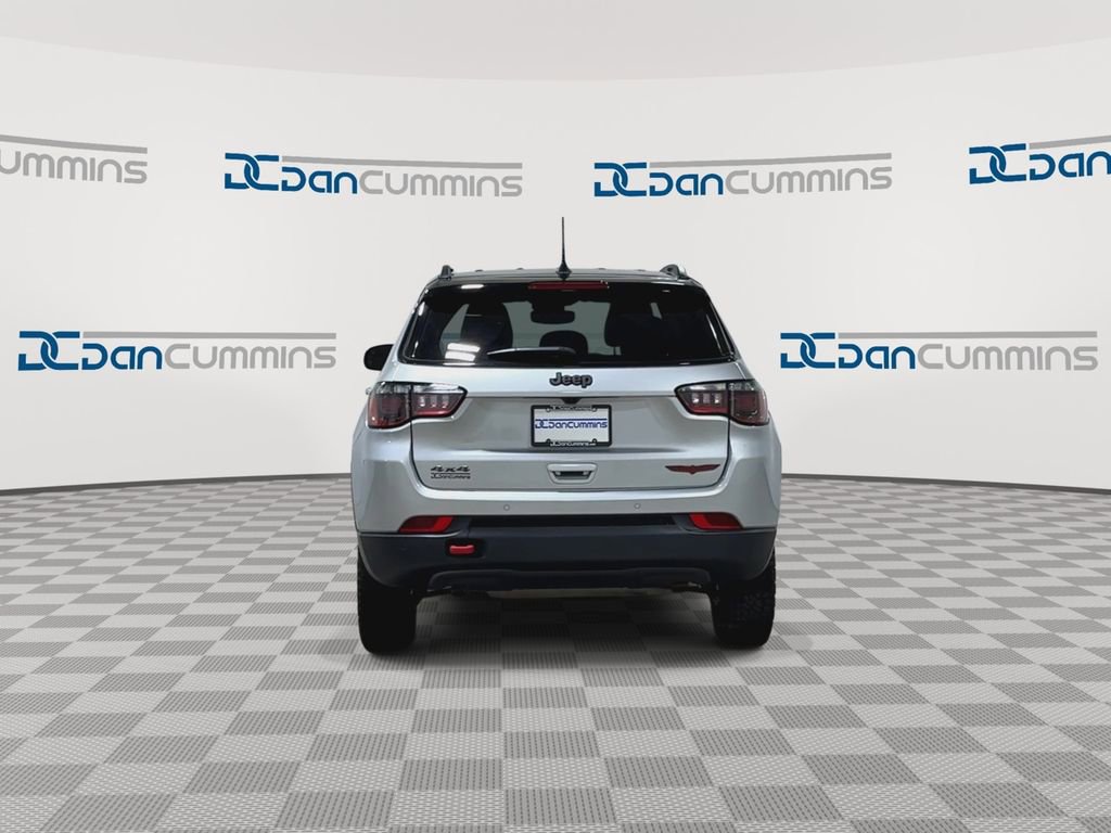Used 2025 Jeep Compass Trailhawk AWD/4WD image 8