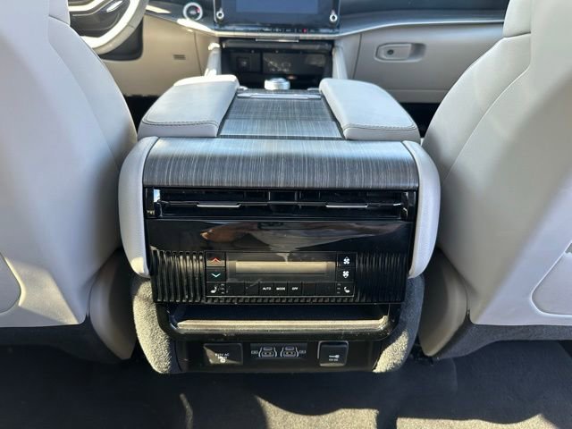 Used 2024 Jeep Wagoneer Series III w/ Premium Group I image 38