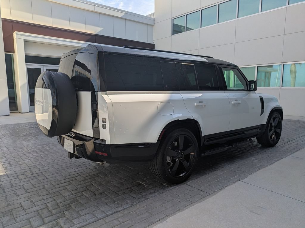 New 2026 Land Rover Defender 130 X-Dynamic SE AWD/4WD image 5