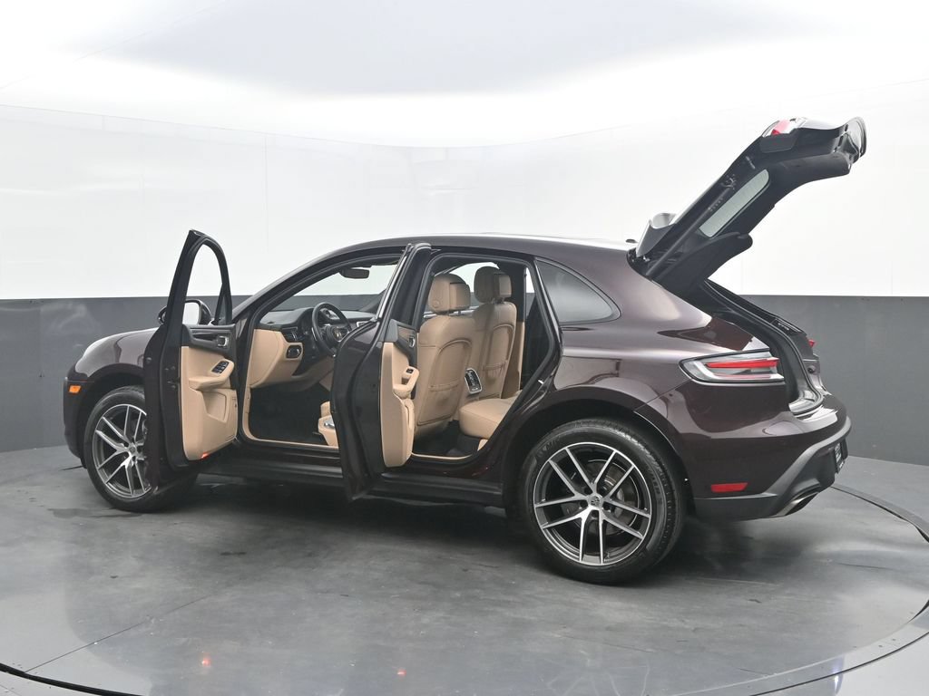 Certified 2024 Porsche Macan AWD/4WD image 44