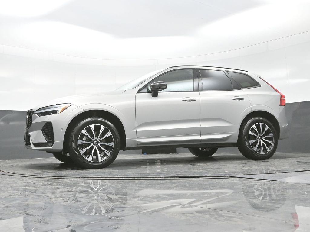 Used 2025 Volvo XC60 B5 Plus AWD/4WD image 25