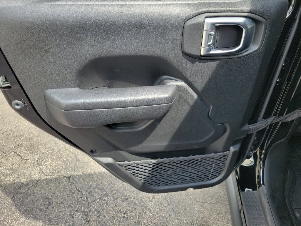 Used 2023 Jeep Gladiator Rubicon AWD/4WD image 19