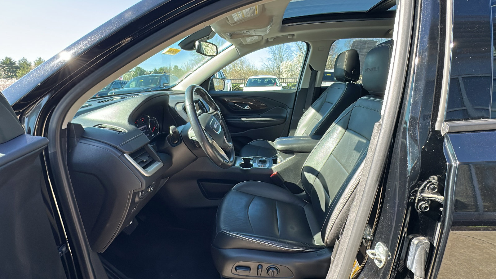 Used 2019 GMC Terrain Denali w/ Advanced Safety Package image 13