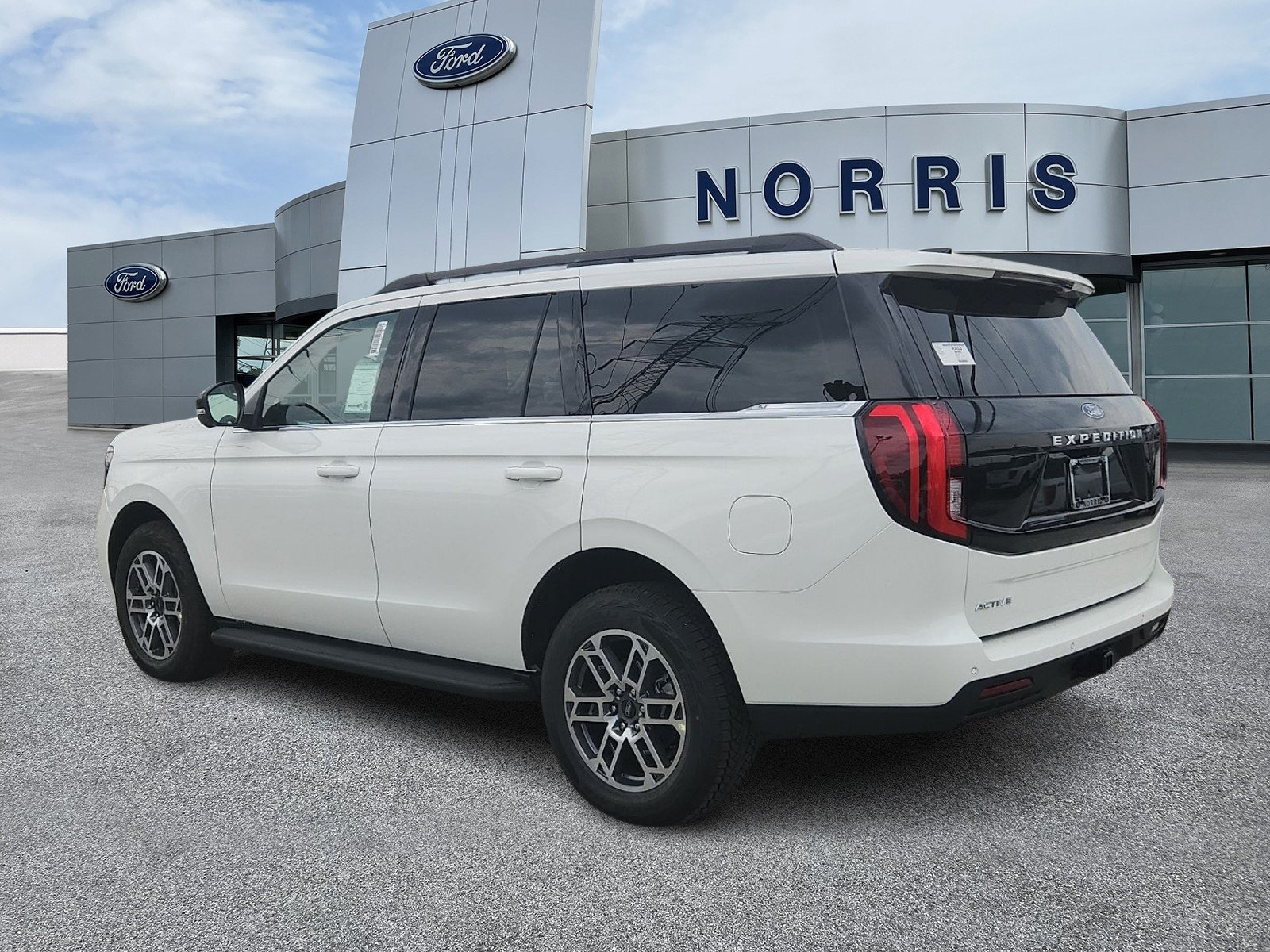 New 2026 Ford Expedition Active AWD/4WD image 3