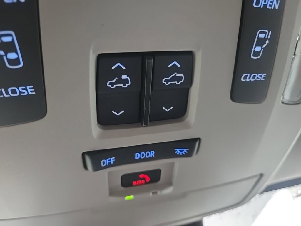 Used 2024 Toyota Sienna XLE image 63