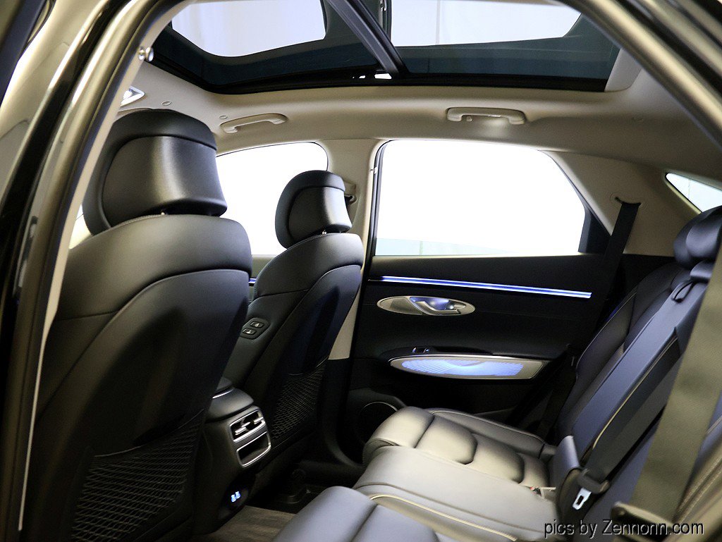 Used 2026 Genesis GV70 2.5T Advanced image 13