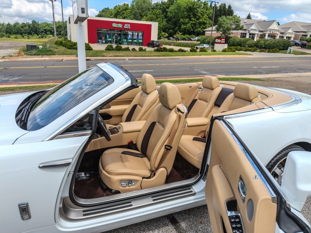 Used 2018 Rolls-Royce Dawn RWD image 24